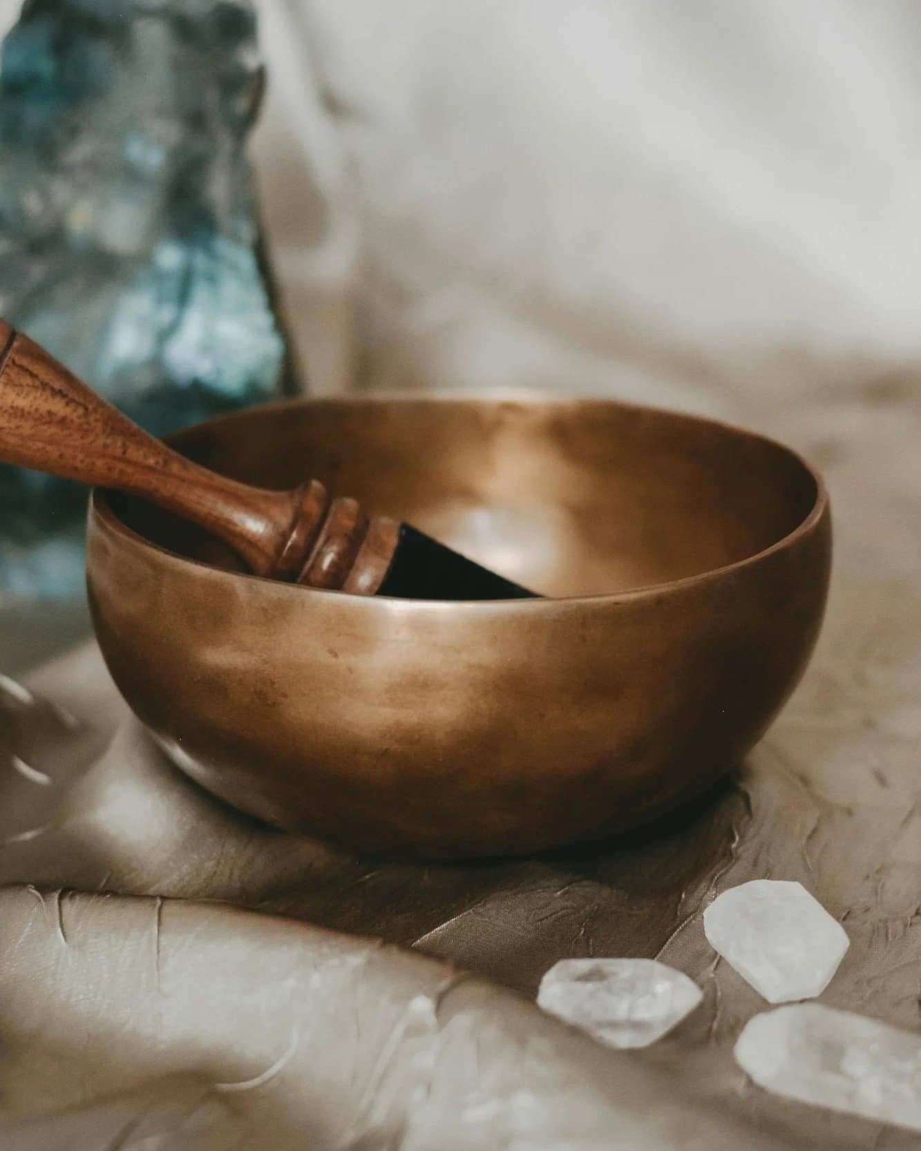Sound therapy with singing bowls